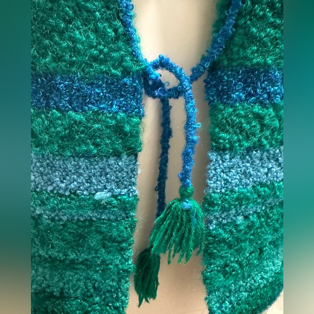Vintage sheep knit vest. - Picture 8 of 12